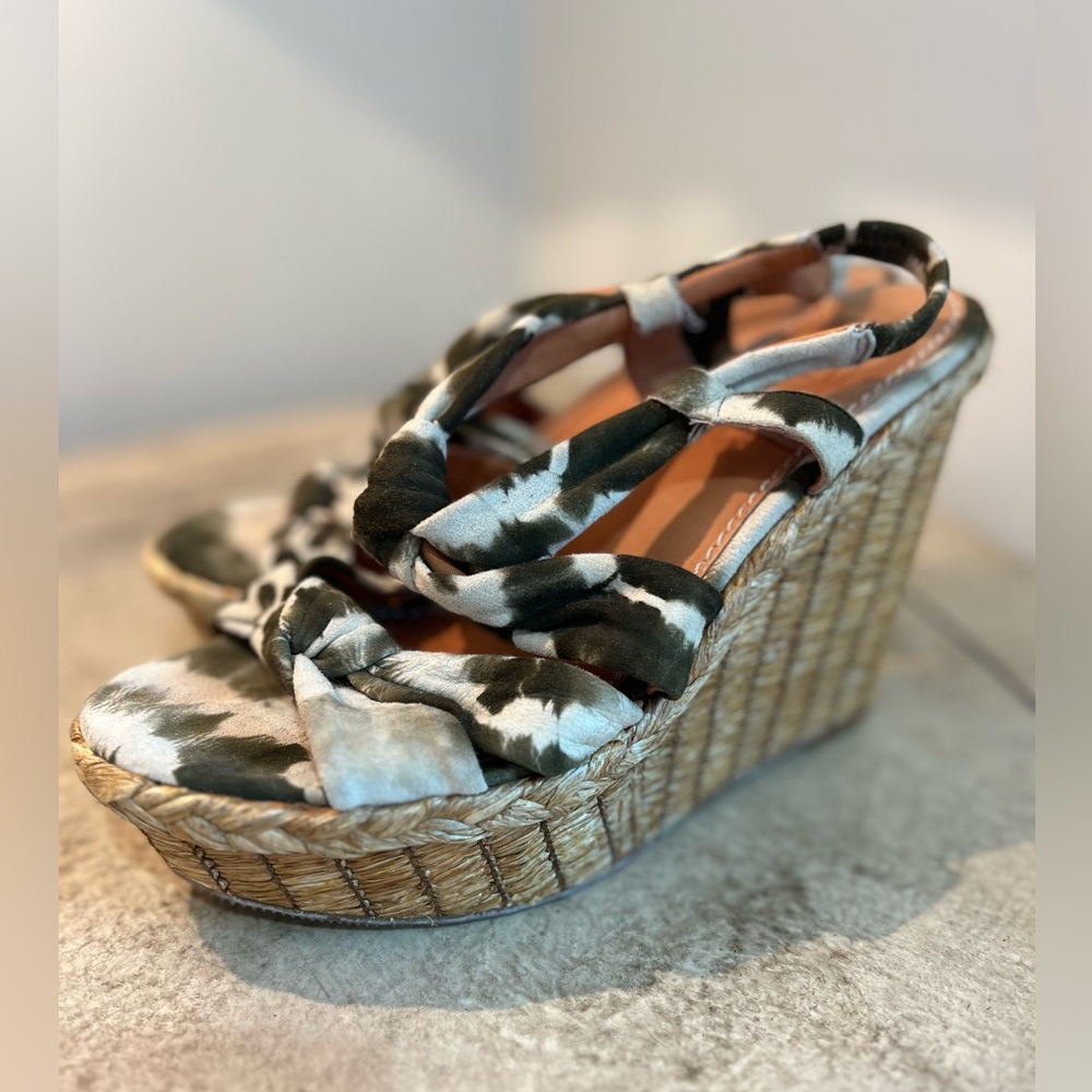 Bacio 61 wedges